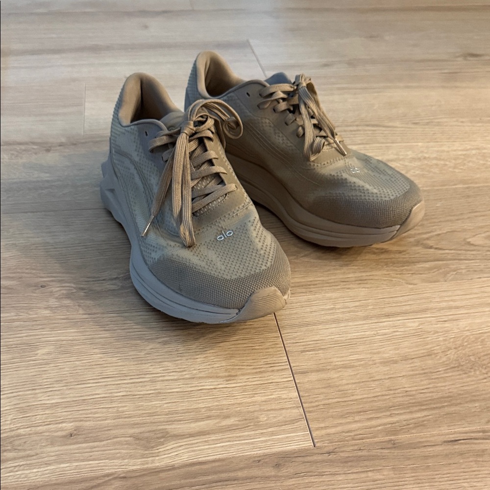 ALO Yoga Tan Athletic Shoes